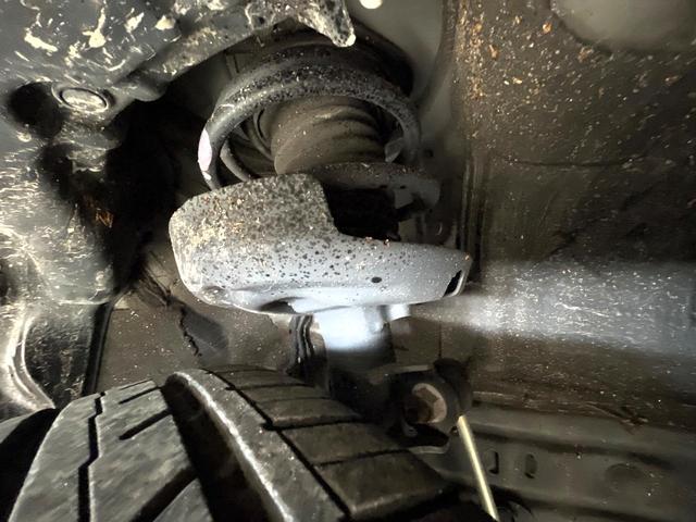 プリウス Ａツーリングセレクション　純正１１．６型ナビ　１００Ｖ電源　衝突軽減　レーダークルーズ　禁煙車　パワーシート　ブラインドスポットモニター　コーナーセンサー　ワイヤレス充電　ＬＥＤヘッド　ＥＴＣ２．０　ドラレコ　バックカメラ（23枚目）