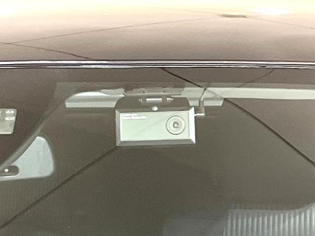 アクセラスポーツ １５Ｓツーリング　マツダコネクトナビ　バックカメラ　衝突被害軽減システム　レーダークルーズ　禁煙車　ドラレコ　スマートキー　ＨＩＤヘッド　ビルトインＥＴＣ　純正１６インチアルミ　オートライト　デュアルエアコン（6枚目）