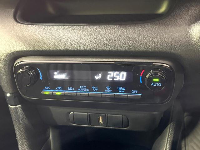 ヤリス ハイブリッドＸ　純正ＤＡナビ付　全周囲カメラ　衝突被害軽減システム　レーダークルーズ　禁煙車　コーナーセンサー　スマートキー　ビルトインＥＴＣ　オートハイビーム　オートライト　オートエアコン（6枚目）