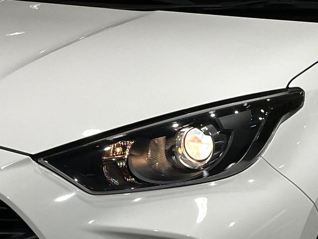 ヤリス ハイブリッドＸ　純正ＤＡナビ付　全周囲カメラ　衝突被害軽減システム　レーダークルーズ　禁煙車　コーナーセンサー　スマートキー　ビルトインＥＴＣ　オートハイビーム　オートライト　オートエアコン（12枚目）