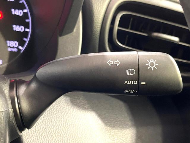 ヤリス ハイブリッドＸ　純正ＤＡナビ付　全周囲カメラ　衝突被害軽減システム　レーダークルーズ　禁煙車　コーナーセンサー　スマートキー　ビルトインＥＴＣ　オートハイビーム　オートライト　オートエアコン（29枚目）