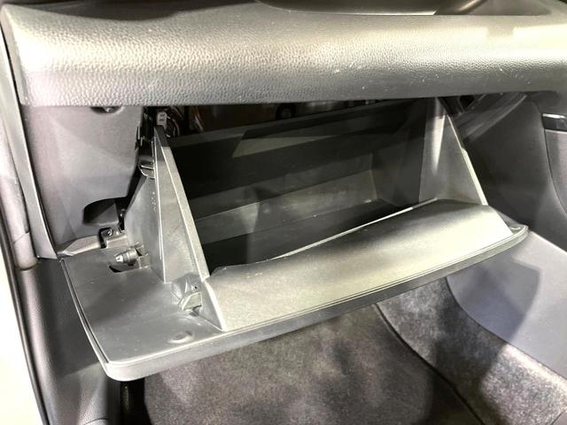 ヤリス ハイブリッドＸ　純正ＤＡナビ付　全周囲カメラ　衝突被害軽減システム　レーダークルーズ　禁煙車　コーナーセンサー　スマートキー　ビルトインＥＴＣ　オートハイビーム　オートライト　オートエアコン（36枚目）