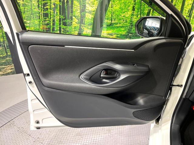 ヤリス ハイブリッドＸ　純正ＤＡナビ付　全周囲カメラ　衝突被害軽減システム　レーダークルーズ　禁煙車　コーナーセンサー　スマートキー　ビルトインＥＴＣ　オートハイビーム　オートライト　オートエアコン（40枚目）