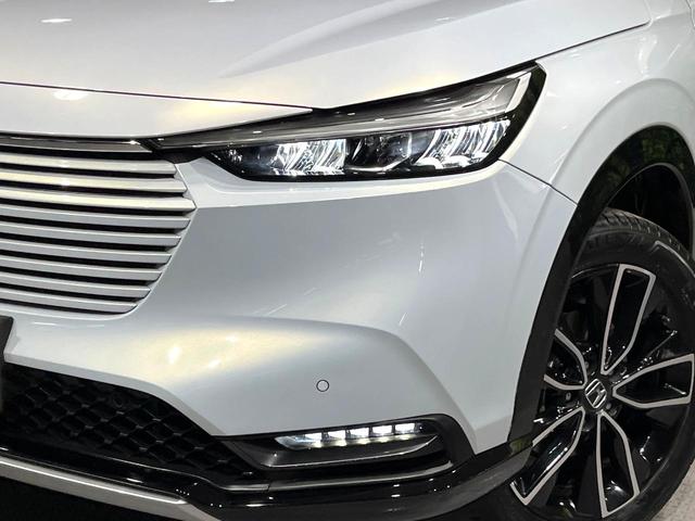 ヴェゼル ｅ：ＨＥＶ　Ｚ　純正９型ナビ　バックカメラ　衝突被害軽減システム　禁煙車　電動リアゲート　ハーフレザーシート　ドラレコ　コーナーセンサー　スマートキー　ＬＥＤヘッド　ビルトインＥＴＣ　純正１８インチアルミ（12枚目）