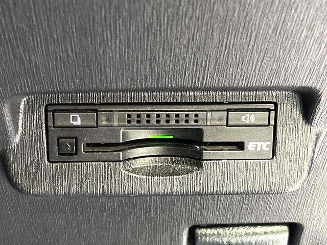 プリウスアルファ Ｓツーリングセレクション・Ｇ’ｓ　純正８型ナビ　バックカメラ　禁煙車　ハーフレザーシート　スマートキー　ＬＥＤヘッド　ビルトインＥＴＣ　純正１８インチアルミ　オートライト　オートエアコン　Ｂｌｕｅｔｏｏｔｈ　ＣＤ　ＤＶＤ再生（5枚目）