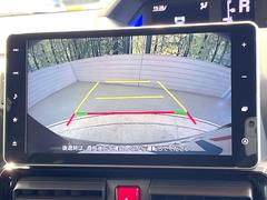 【バックカメラ】駐車時に後方がリアルタイム映像で確認できます。大型商業施設や立体駐車場での駐車時や、夜間のバック時に大活躍！運転スキルに関わらず、今や必須となった装備のひとつです！ 4