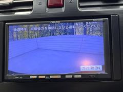 【バックカメラ】駐車時に後方がリアルタイム映像で確認できます。大型商業施設や立体駐車場での駐車時や、夜間のバック時に大活躍！運転スキルに関わらず、今や必須となった装備のひとつです！ 4