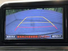 【バックカメラ】駐車時に後方がリアルタイム映像で確認できます。大型商業施設や立体駐車場での駐車時や、夜間のバック時に大活躍！運転スキルに関わらず、今や必須となった装備のひとつです！ 4