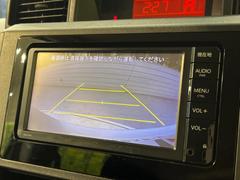 【バックカメラ】駐車時に後方がリアルタイム映像で確認できます。大型商業施設や立体駐車場での駐車時や、夜間のバック時に大活躍！運転スキルに関わらず、今や必須となった装備のひとつです！ 4