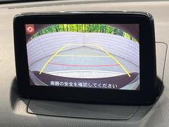 【バックカメラ】駐車時に後方がリアルタイム映像で確認できます。大型商業施設や立体駐車場での駐車時や、夜間のバック時に大活躍！運転スキルに関わらず、今や必須となった装備のひとつです！ 4