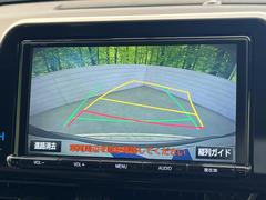 【バックカメラ】駐車時に後方がリアルタイム映像で確認できます。大型商業施設や立体駐車場での駐車時や、夜間のバック時に大活躍！運転スキルに関わらず、今や必須となった装備のひとつです！ 5