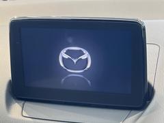 【マツダコネクトナビ】車内の雰囲気にマッチした一体型タイプのナビ。各種車輌設定やＢｌｕｅｔｏｏｔｈ再生等、様々な機能が楽しめます。直感的なダイヤル操作が可能で、使い勝手も良好です。 4
