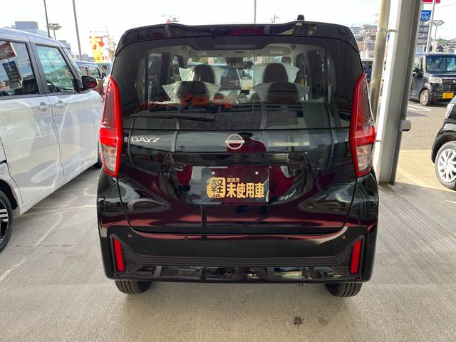 デイズ Ｓ　届出済未使用車　衝突被害軽減ブレーキ　電動格納ドアミラー　バックカメラ　キーレスエントリー　マニュアルエアコン　ベンチシート　パワーウインドウ　前後コーナーセンサー（7枚目）