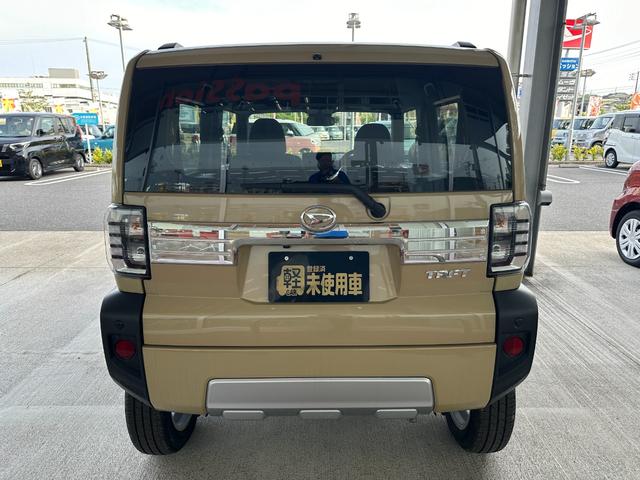 タフト Ｇ　クロムベンチャー　届出済未使用車　衝突被害軽減ブレーキ　コーナーセンサー　スマートキー　バックカメラ　ＬＥＤヘッドライト　アルミホイール　アイドリングストップ　シートヒーター　電動格納ドアミラー　電子パーキング（7枚目）