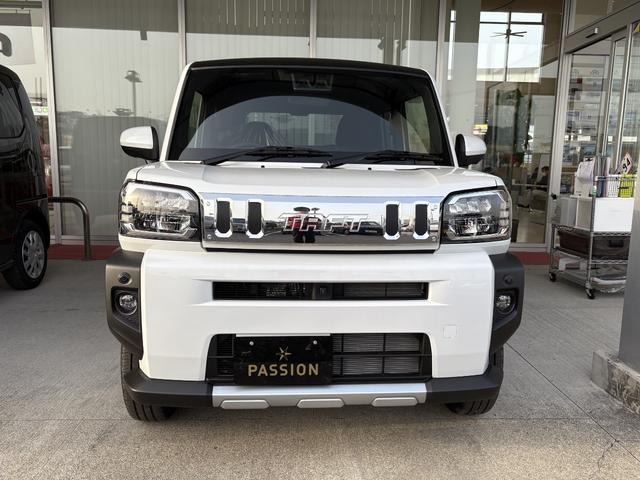 タフト Ｇ　クロムベンチャー　届出済未使用車　衝突被害軽減ブレーキ　コーナーセンサー　スマートキー　全方位カメラ　ＬＥＤヘッドライト　アルミホイール　アイドリングストップ　シートヒーター　電動格納ドアミラー　電子パーキング（5枚目）