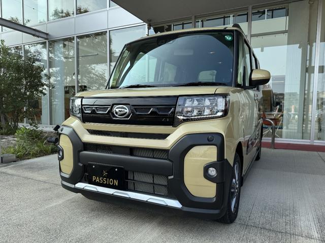 タント ファンクロス　届出済未使用車　両側電動スライドドア　衝突被害軽減ブレーキ　コーナーセンサー　スマートキー　アイドリングストップ　バックカメラ　電動格納ドアミラー　アルミホイール　シートヒーター　ベンチシート（4枚目）