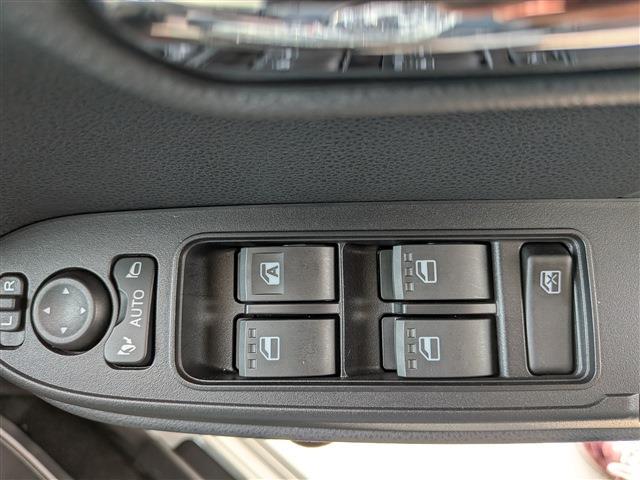 タント カスタムＸ　届出済未使用車　両側電動スライドドア　衝突被害軽減ブレーキ　コーナーセンサー　スマートキー　アルミホイール　アイドリングストップ　バックカメラ　ＬＥＤヘッドライト　シートヒーター　電動格納ドアミラー（19枚目）