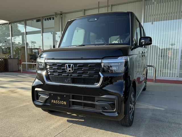 N-BOXカスタム ベースグレード 届出済未使用車 片側電動スライドドア スマートキー 衝突被害軽減ブレーキ アダプティブクルーズコントロール アイドリングストップ バックカメラ シートヒーター アルミホイール LEDヘッドライト(5枚目)