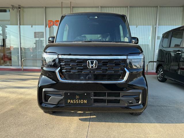 N-BOXカスタム ベースグレード 届出済未使用車 片側電動スライドドア スマートキー 衝突被害軽減ブレーキ アダプティブクルーズコントロール アイドリングストップ バックカメラ シートヒーター アルミホイール LEDヘッドライト(6枚目)