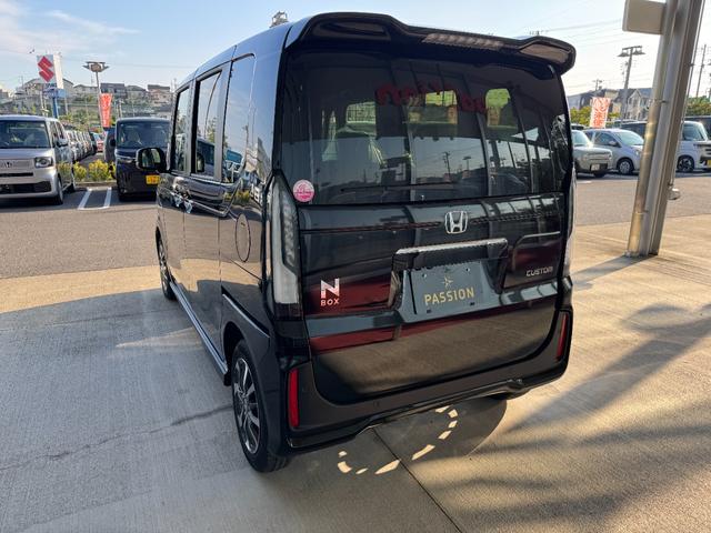 N-BOXカスタム ベースグレード 届出済未使用車 片側電動スライドドア スマートキー 衝突被害軽減ブレーキ アダプティブクルーズコントロール アイドリングストップ バックカメラ シートヒーター アルミホイール LEDヘッドライト(10枚目)
