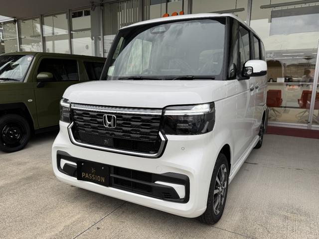 Ｎ－ＢＯＸカスタム ベースグレード　届出済未使用車　片側電動スライドドア　スマートキー　衝突被害軽減ブレーキ　アダプティブクルーズコントロール　アイドリングストップ　バックカメラ　シートヒーター　アルミホイール　ＬＥＤヘッドライト（5枚目）