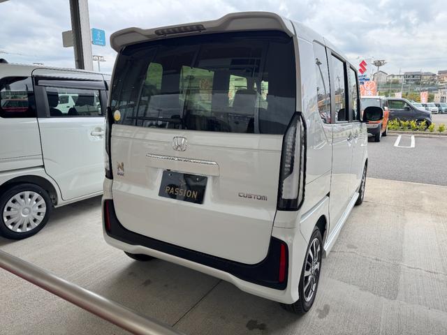 Ｎ－ＢＯＸカスタム ベースグレード　届出済未使用車　片側電動スライドドア　スマートキー　衝突被害軽減ブレーキ　アダプティブクルーズコントロール　アイドリングストップ　バックカメラ　シートヒーター　アルミホイール　ＬＥＤヘッドライト（8枚目）