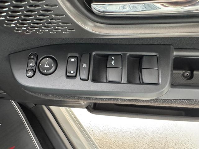 Ｎ－ＢＯＸカスタム ベースグレード　届出済未使用車　片側電動スライドドア　スマートキー　衝突被害軽減ブレーキ　アダプティブクルーズコントロール　アイドリングストップ　バックカメラ　シートヒーター　アルミホイール　ＬＥＤヘッドライト（19枚目）