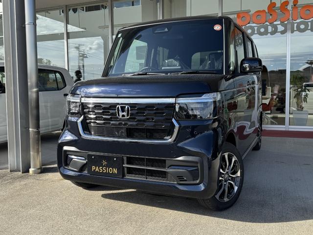 Ｎ－ＢＯＸカスタム ベースグレード　届出済未使用車　両側電動スライドドア　スマートキー　衝突被害軽減ブレーキ　アダプティブクルーズコントロール　アイドリングストップ　バックカメラ　シートヒーター　アルミホイール　ＬＥＤヘッドライト（4枚目）
