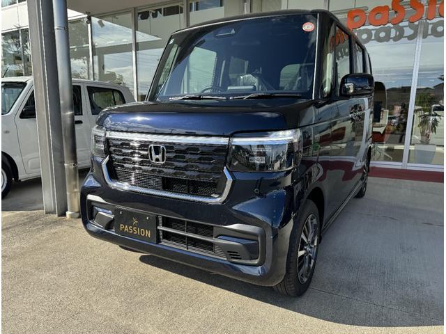 Ｎ－ＢＯＸカスタム ベースグレード　届出済未使用車　両側電動スライドドア　スマートキー　衝突被害軽減ブレーキ　アダプティブクルーズコントロール　アイドリングストップ　バックカメラ　シートヒーター　アルミホイール　ＬＥＤヘッドライト（5枚目）