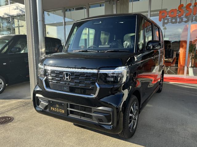 Ｎ－ＢＯＸカスタム ベースグレード　届出済未使用車　片側電動スライドドア　スマートキー　衝突被害軽減ブレーキ　アダプティブクルーズコントロール　アイドリングストップ　バックカメラ　シートヒーター　アルミホイール　ＬＥＤヘッドライト（5枚目）