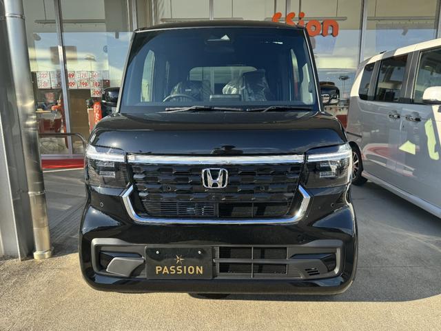 Ｎ－ＢＯＸカスタム ベースグレード　届出済未使用車　片側電動スライドドア　スマートキー　衝突被害軽減ブレーキ　アダプティブクルーズコントロール　アイドリングストップ　バックカメラ　シートヒーター　アルミホイール　ＬＥＤヘッドライト（6枚目）