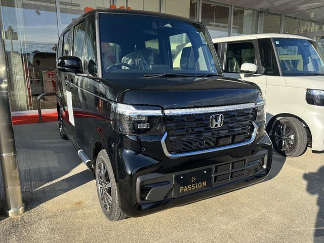 Ｎ－ＢＯＸカスタム ベースグレード　届出済未使用車　片側電動スライドドア　スマートキー　衝突被害軽減ブレーキ　アダプティブクルーズコントロール　アイドリングストップ　バックカメラ　シートヒーター　アルミホイール　ＬＥＤヘッドライト（7枚目）