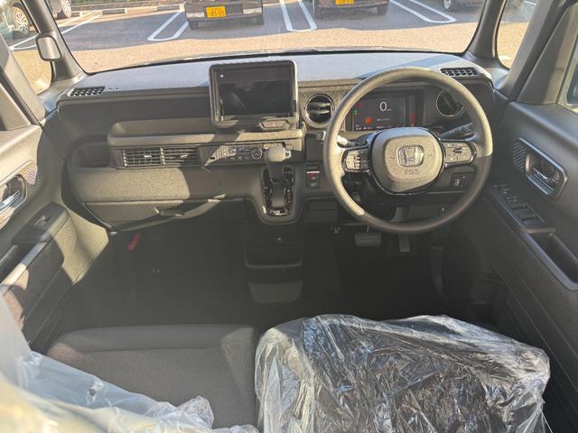 Ｎ－ＢＯＸカスタム ベースグレード　届出済未使用車　片側電動スライドドア　スマートキー　衝突被害軽減ブレーキ　アダプティブクルーズコントロール　アイドリングストップ　バックカメラ　シートヒーター　アルミホイール　ＬＥＤヘッドライト（12枚目）