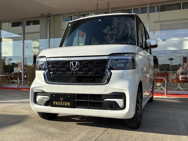 Ｎ－ＢＯＸカスタム ベースグレード　届出済未使用車　片側電動スライドドア　スマートキー　衝突被害軽減ブレーキ　アダプティブクルーズコントロール　アイドリングストップ　バックカメラ　シートヒーター　アルミホイール　ＬＥＤヘッドライト（5枚目）