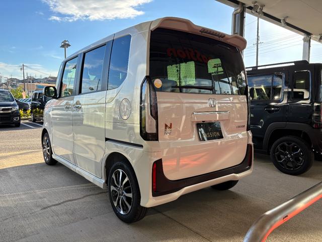 Ｎ－ＢＯＸカスタム ベースグレード　届出済未使用車　片側電動スライドドア　スマートキー　衝突被害軽減ブレーキ　アダプティブクルーズコントロール　アイドリングストップ　バックカメラ　シートヒーター　アルミホイール　ＬＥＤヘッドライト（10枚目）