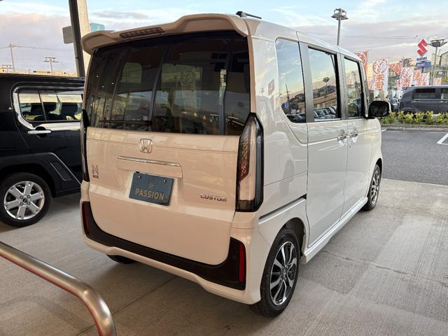 Ｎ－ＢＯＸカスタム ベースグレード　届出済未使用車　両側電動スライドドア　スマートキー　衝突被害軽減ブレーキ　アダプティブクルーズコントロール　アイドリングストップ　バックカメラ　シートヒーター　アルミホイール　ＬＥＤヘッドライト（8枚目）