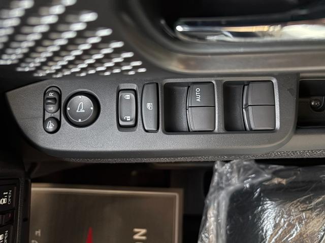 Ｎ－ＢＯＸカスタム ベースグレード　届出済未使用車　両側電動スライドドア　スマートキー　衝突被害軽減ブレーキ　アダプティブクルーズコントロール　アイドリングストップ　バックカメラ　シートヒーター　アルミホイール　ＬＥＤヘッドライト（20枚目）