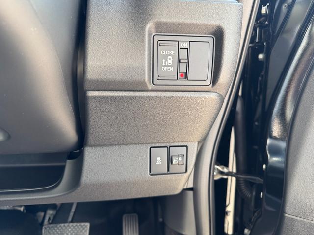 Ｎ－ＢＯＸカスタム ベースグレード　届出済未使用車　片側電動スライドドア　スマートキー　衝突被害軽減ブレーキ　アダプティブクルーズコントロール　アイドリングストップ　バックカメラ　シートヒーター　アルミホイール　ＬＥＤヘッドライト（18枚目）