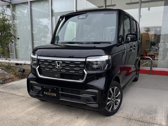 N-BOXカスタム ベースグレード 届出済未使用車 片側電動スライドドア スマートキー 衝突被害軽減ブレーキ アダプティブクルーズコントロール アイドリングストップ バックカメラ シートヒーター アルミホイール LEDヘッドライト(4枚目)