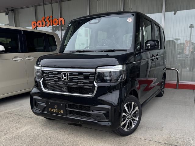 Ｎ－ＢＯＸカスタム ベースグレード　届出済未使用車　片側電動スライドドア　スマートキー　衝突被害軽減ブレーキ　アダプティブクルーズコントロール　アイドリングストップ　バックカメラ　シートヒーター　アルミホイール　ＬＥＤヘッドライト（4枚目）