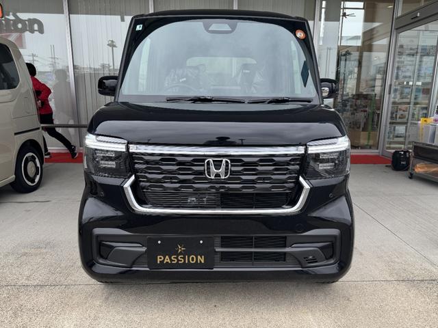 Ｎ－ＢＯＸカスタム ベースグレード　届出済未使用車　片側電動スライドドア　スマートキー　衝突被害軽減ブレーキ　アダプティブクルーズコントロール　アイドリングストップ　バックカメラ　シートヒーター　アルミホイール　ＬＥＤヘッドライト（6枚目）