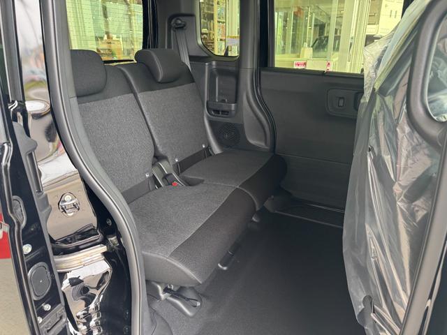 Ｎ－ＢＯＸカスタム ベースグレード　届出済未使用車　片側電動スライドドア　スマートキー　衝突被害軽減ブレーキ　アダプティブクルーズコントロール　アイドリングストップ　バックカメラ　シートヒーター　アルミホイール　ＬＥＤヘッドライト（22枚目）