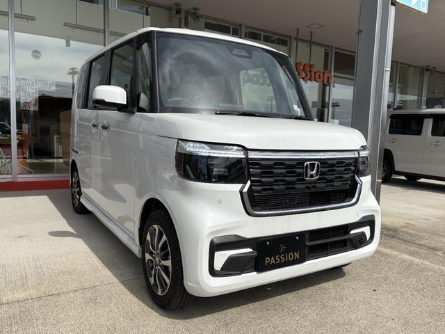 N-BOXカスタム ベースグレード 届出済未使用車 片側電動スライドドア スマートキー 衝突被害軽減ブレーキ アダプティブクルーズコントロール アイドリングストップ バックカメラ シートヒーター アルミホイール LEDヘッドライト(7枚目)