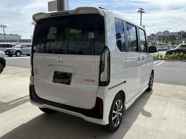 N-BOXカスタム ベースグレード 届出済未使用車 片側電動スライドドア スマートキー 衝突被害軽減ブレーキ アダプティブクルーズコントロール アイドリングストップ バックカメラ シートヒーター アルミホイール LEDヘッドライト(8枚目)