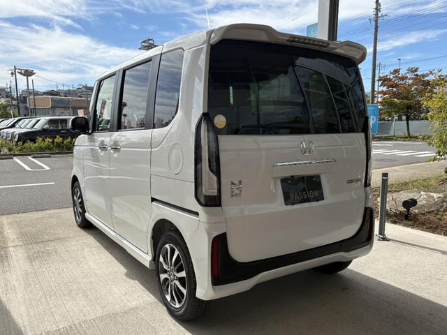 N-BOXカスタム ベースグレード 届出済未使用車 片側電動スライドドア スマートキー 衝突被害軽減ブレーキ アダプティブクルーズコントロール アイドリングストップ バックカメラ シートヒーター アルミホイール LEDヘッドライト(10枚目)