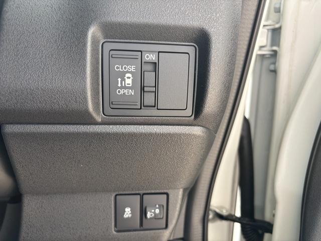 N-BOXカスタム ベースグレード 届出済未使用車 片側電動スライドドア スマートキー 衝突被害軽減ブレーキ アダプティブクルーズコントロール アイドリングストップ バックカメラ シートヒーター アルミホイール LEDヘッドライト(18枚目)