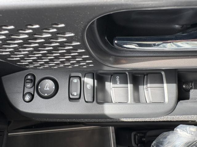 N-BOXカスタム ベースグレード 届出済未使用車 片側電動スライドドア スマートキー 衝突被害軽減ブレーキ アダプティブクルーズコントロール アイドリングストップ バックカメラ シートヒーター アルミホイール LEDヘッドライト(21枚目)