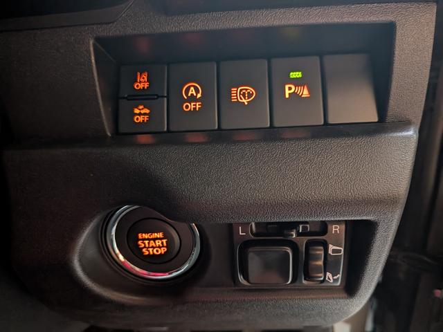 ジムニー XC 届出済未使用車 衝突被害軽減ブレーキ コーナーセンサー スマートキー アイドリングストップ LEDヘッドライト クルーズコントロール アルミホイール シートヒーター 電動格納ドアミラー4WD(18枚目)