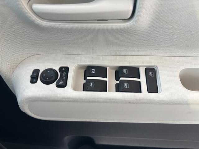 ムーヴキャンバス ストライプスＸ　届出済未使用車　両側電動スライドドア　スマートキー　コーナーセンサー　衝突被害軽減ブレーキ　電動格納ドアミラー　ベンチシート　アイドリングストップ　横滑り防止機能　オートエアコン　光軸調整機能（20枚目）