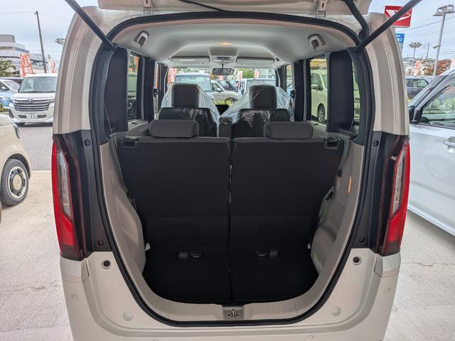 Ｎ－ＢＯＸ ベースグレード　片側電動スライドドア　衝突被害軽減ブレーキ　コーナーセンサー　アダクティブクルーズコントロール　アイドリングストップ　スマートキー　ＬＥＤヘッドライト　チップアップシート　バックカメラ　届出済未使用車（11枚目）